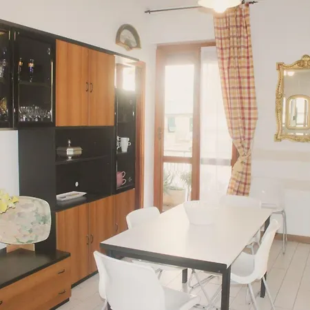 Sehr Zentral Mit Parkmoeglichkeit By Interhome * לבנטו