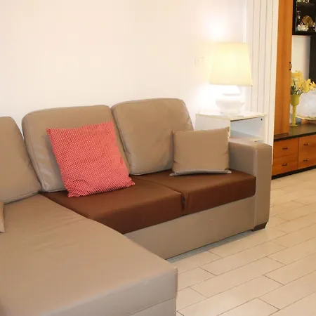Sehr Zentral Mit Parkmoeglichkeit By Interhome