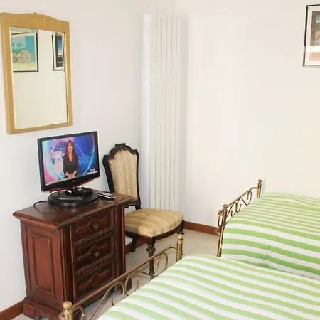 Sehr Zentral Mit Parkmoeglichkeit By Interhome דירה לבנטו